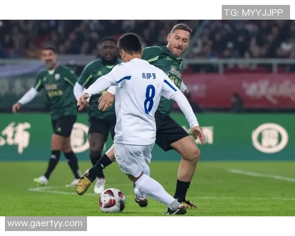 足球场上激情四溢球星原声重现赛场声音与球迷共振的震撼体验